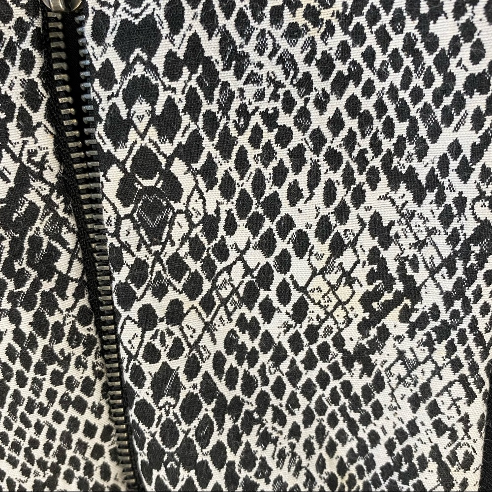 GUESS Black & GRAY Print Strapless Top - Picture 4 of 6